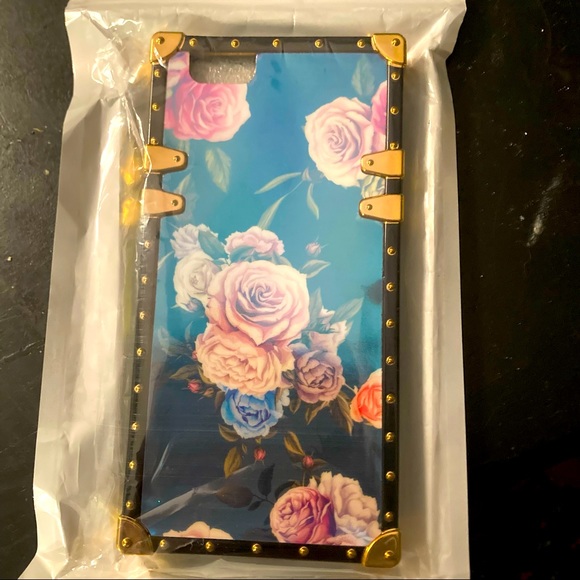 NWT IPHONE 6, 7, 8, and SE CASE WITH FLORAL PRINT - Picture 1 of 9